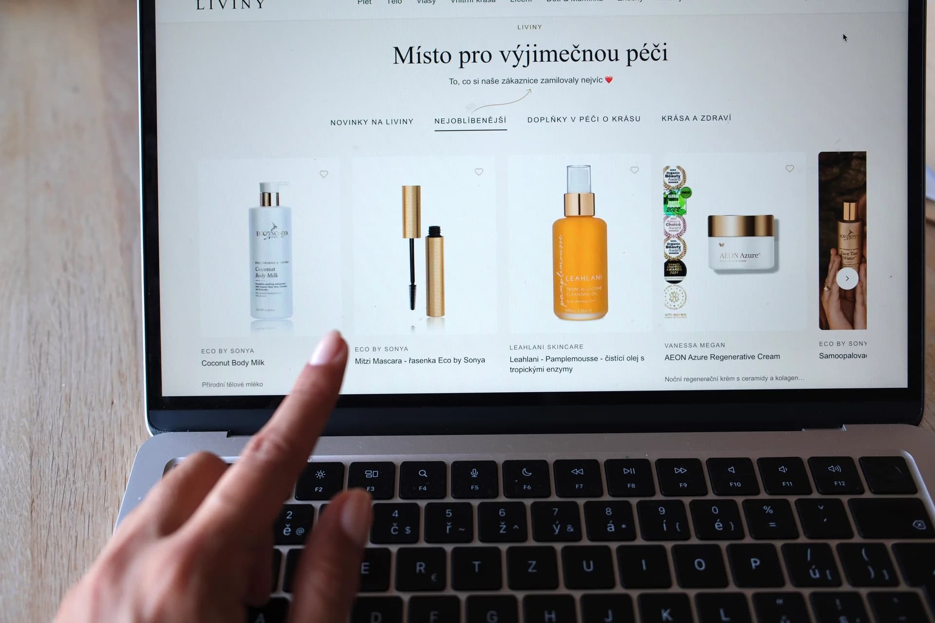 Nákup v e-shopu Liviny na telefonu